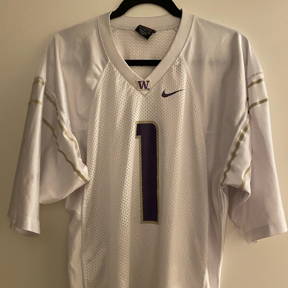 University of Washington football jersey, Size L